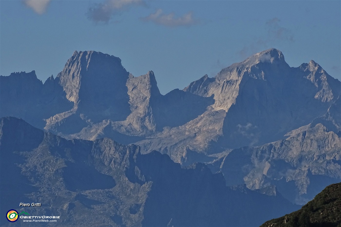 64 Ancora uno sguardo a Pizzo Badile e Cengaolo.JPG